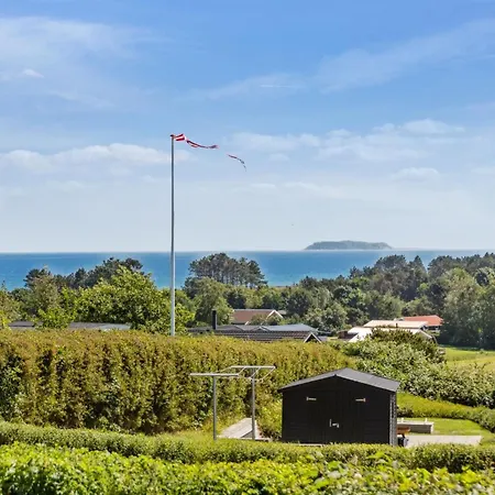 Joseph - 500m From The Sea By Interhome
